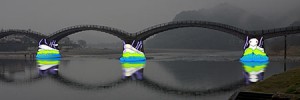 ＜錦帯橋には岩国ゆかりの映像が投影されます：画像は白蛇の投影イメージ＞ (C)宮﨑しずか
